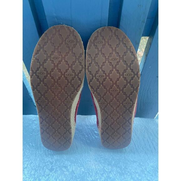 UGG® Australia Women’s Syleste Red Canvas Slip on Sz 8 US - Picture 3 of 10